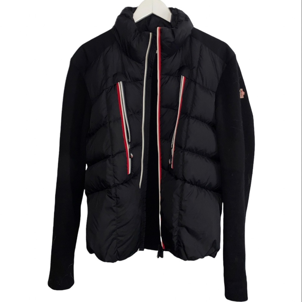 Moncler mens black puffer jacket 🖤 in perfect condition. Fits M